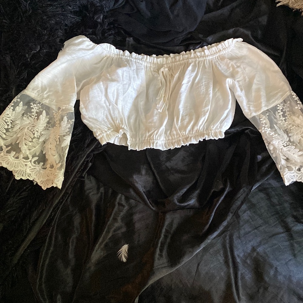 White cropped shirt, lace bell sleeves